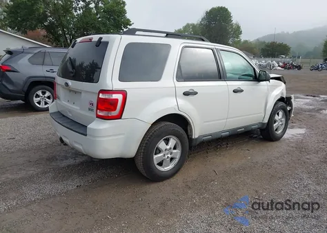 2010 Ford Escape Xlt z USA, uszkodzony, nr VIN 1FMCU0DG9AKA52432